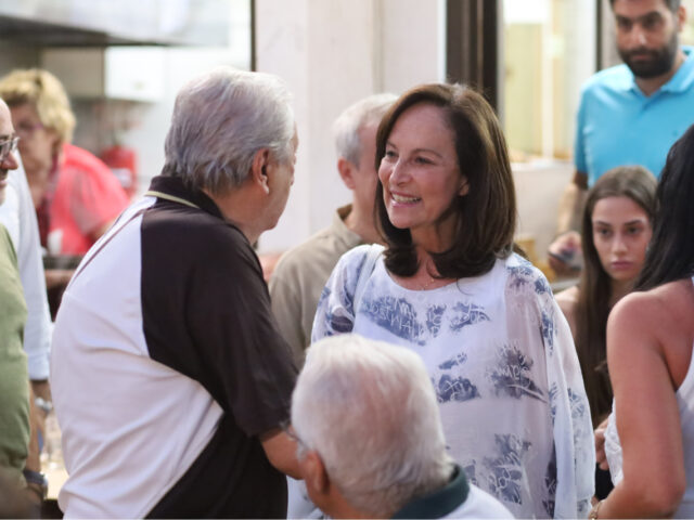 anna-diamantopoulou-with-people